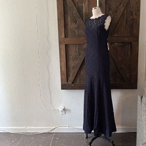 Adrianna Papell Elegant Sleeveless Lace Trumpet Navy Gown - Picture 7 of 17